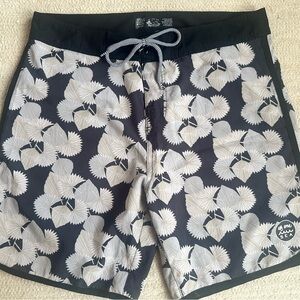 Onia Men's Black and Gray Floral Board Shorts